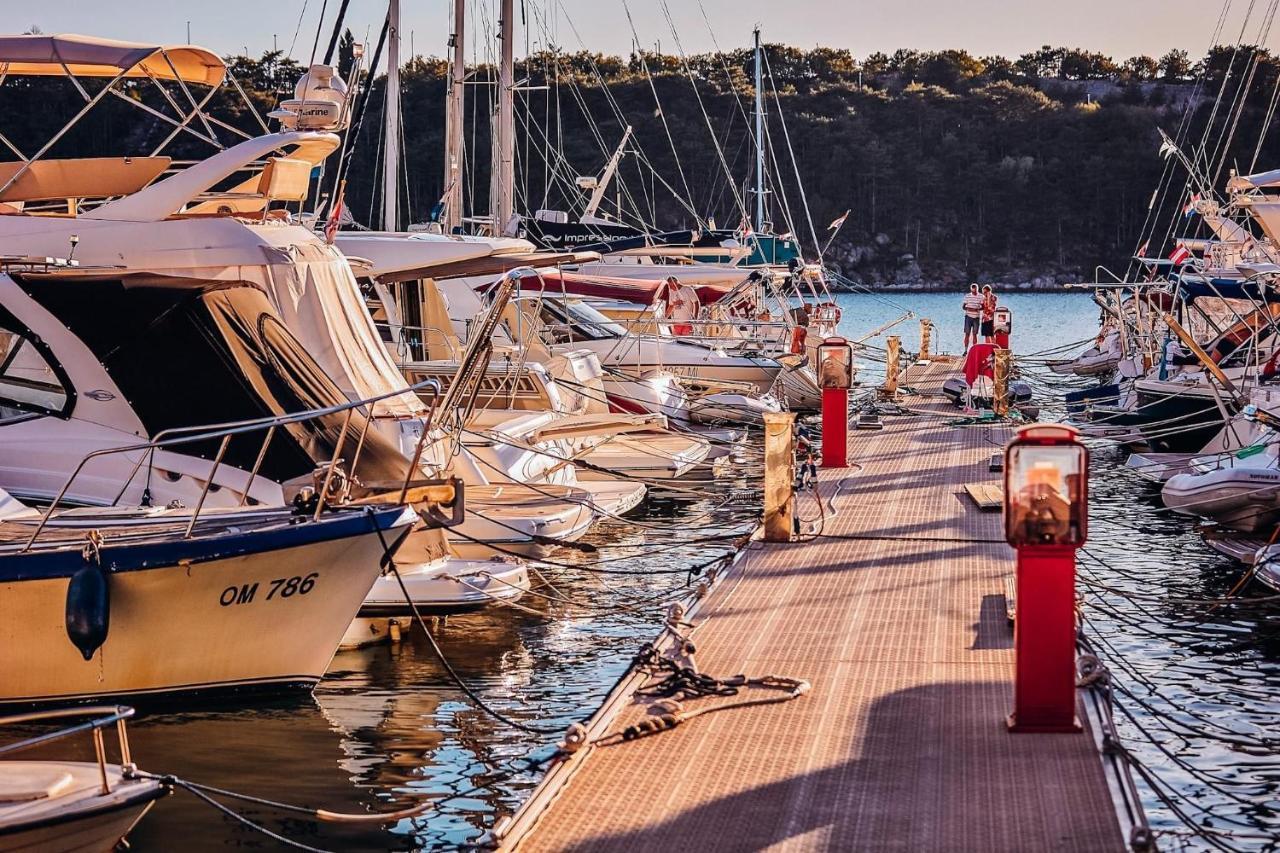 Ferienwohnung Ela I Gabi Omišalj Exterior foto