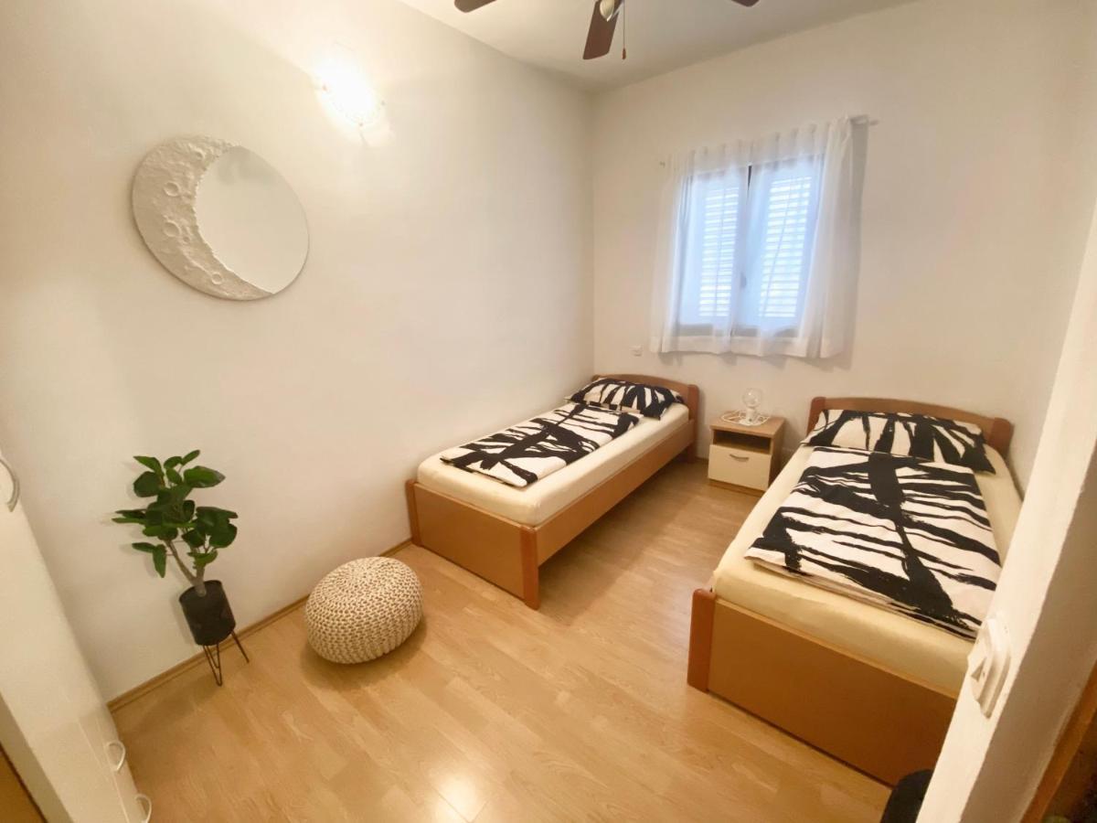 Ferienwohnung Ela I Gabi Omišalj Exterior foto
